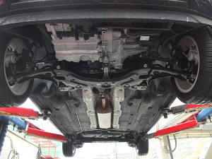 新車のような下廻りです。